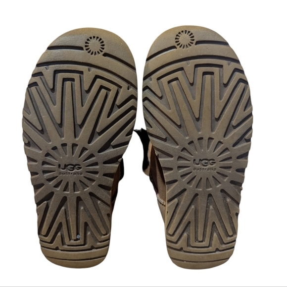 UGG Australia Bailey Button Triplet II Tall Boots 6 Chestnut Super Soft - Picture 4 of 10